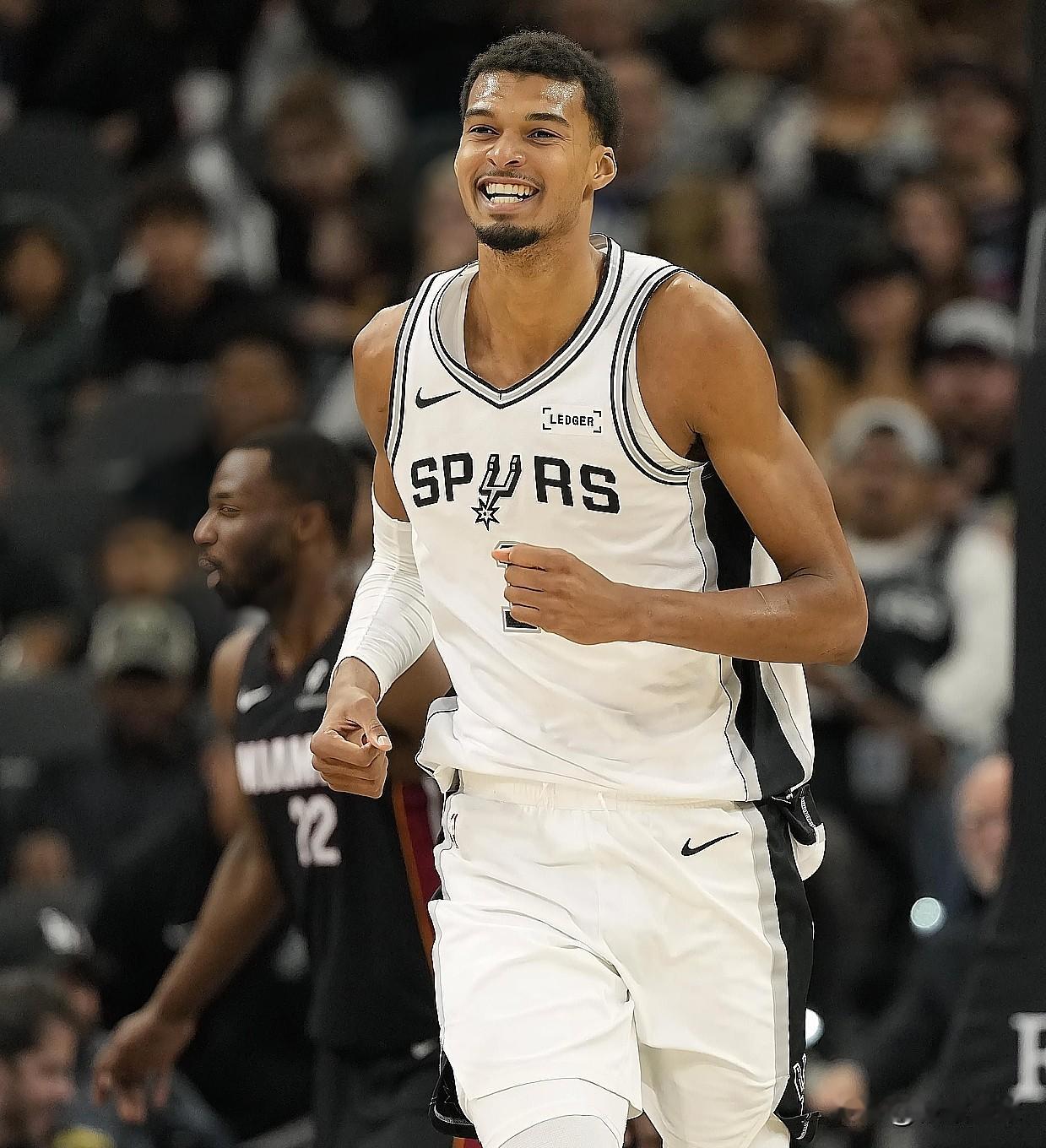 雷霆有大麻烦了，根据名记Shams报道，文班亚马将在NBA杯半决赛对阵雷霆的比赛