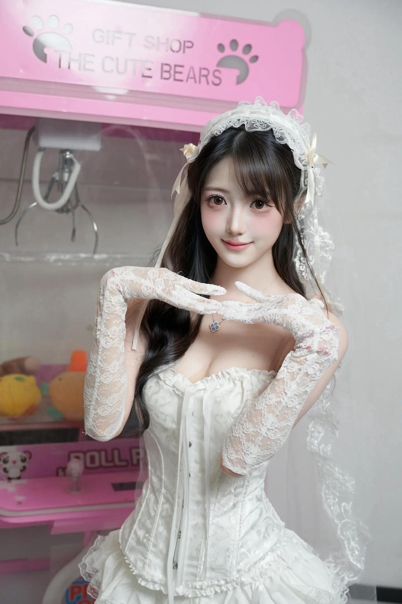 粉色系的浪漫暴击！白色束腰礼服+蕾丝长手套，这身穿搭太显气质了，像是从漫画里走出