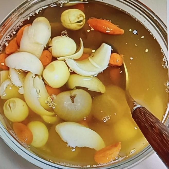 睡眠不好真的太痛苦，别再硬熬啦！睡前喝碗安神汤，说不定就能睡个好觉。就拿酸枣仁汤