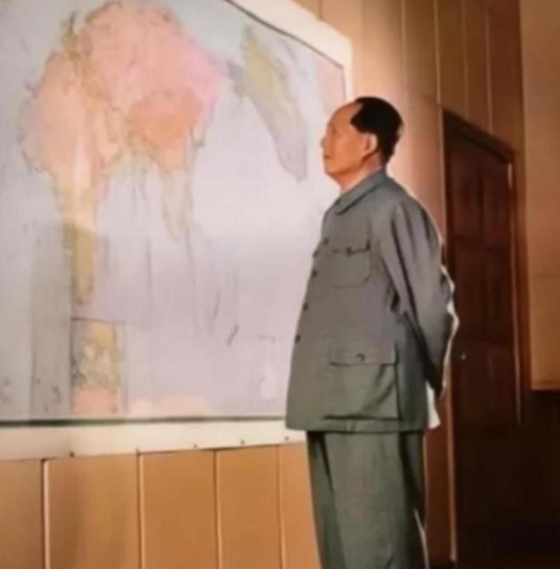 1951年，10万志愿军被美军包饺子，一向淡定自若的彭老总心急如焚连忙向毛主席求