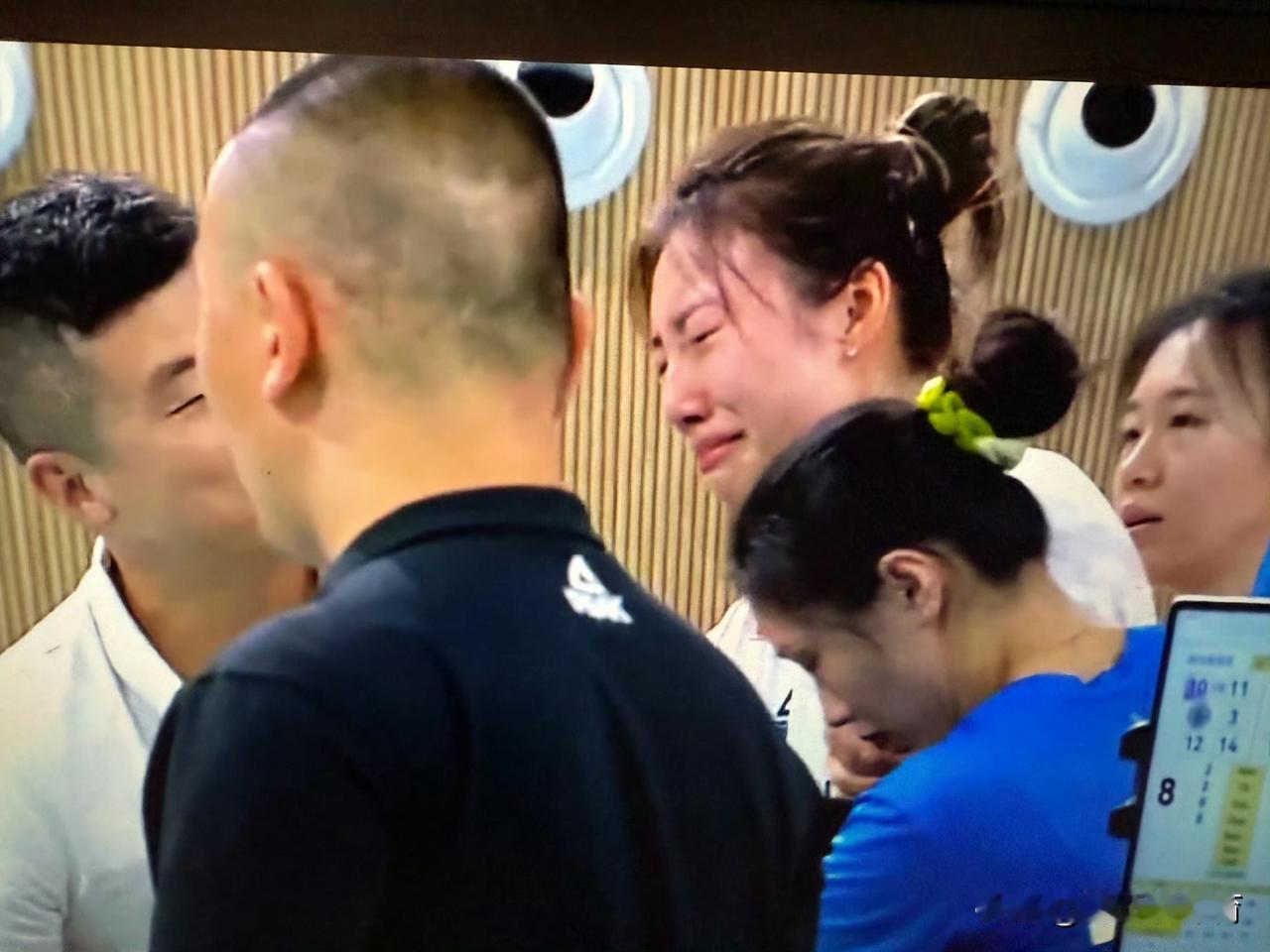 前中国女排队员陈佩妍哭成了泪人[哭哭][哭哭][哭哭]代表广东女排出战的接应陈佩