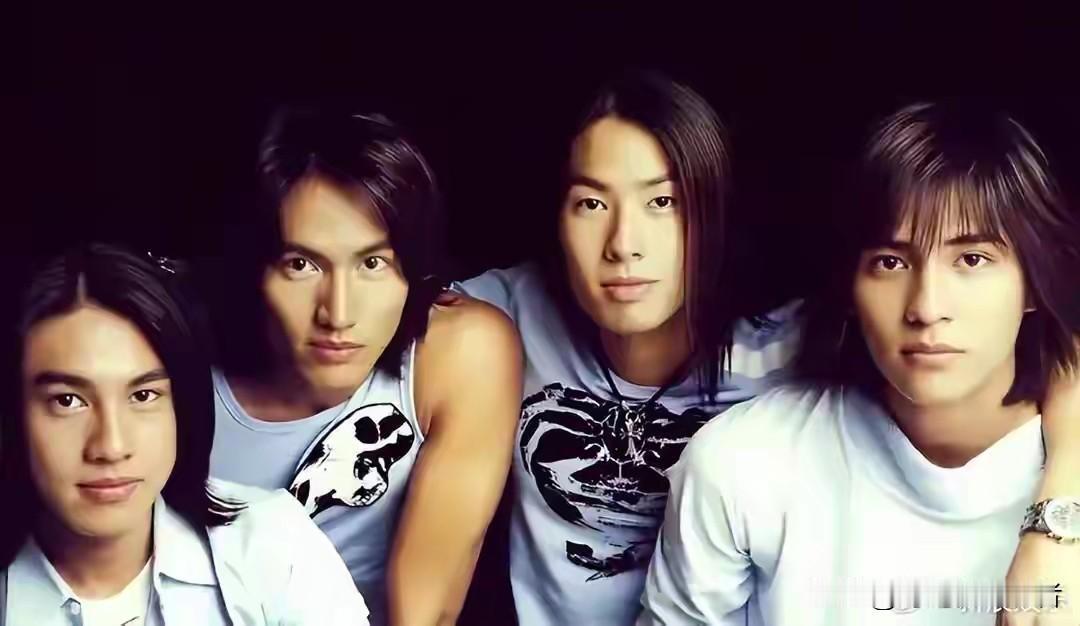 从此再无F4,不是解散，而是变成了F3,朱孝天被排除在外，五月天演唱会重聚时候就