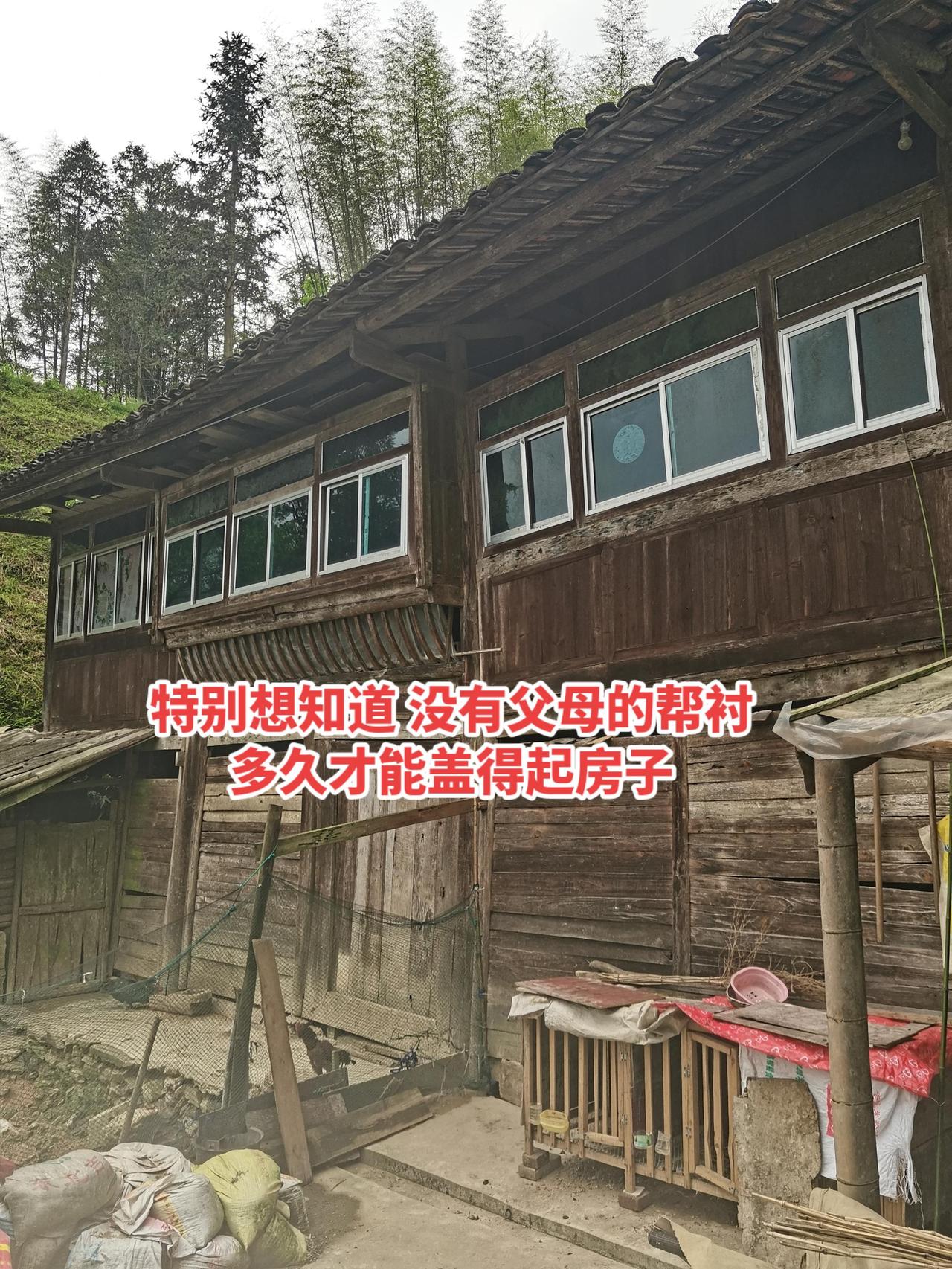 我们结婚十年，一家人都挤在这个老房子里，就三个房间，以前还好，现在两个孩子都大了