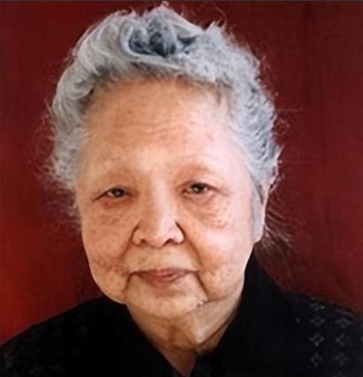 1957年，美国海关私吞了中国女人行李箱里面的6800美元现金后开心不已，殊不知