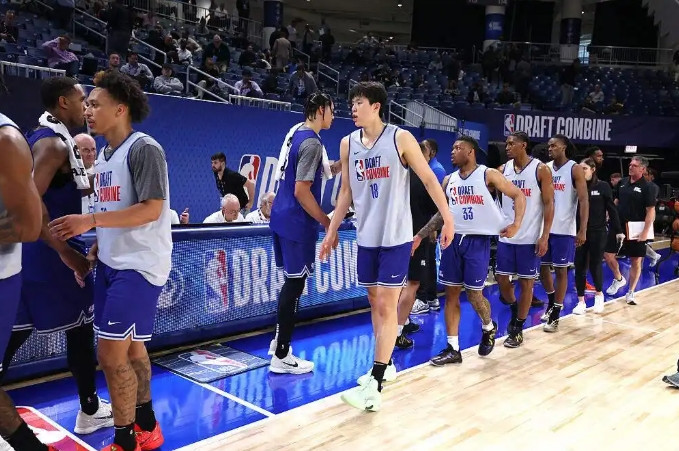 欧洲篮球及NBA选秀专家王健发文分析了杨瀚森在选秀前的情况。原文写道：“2025