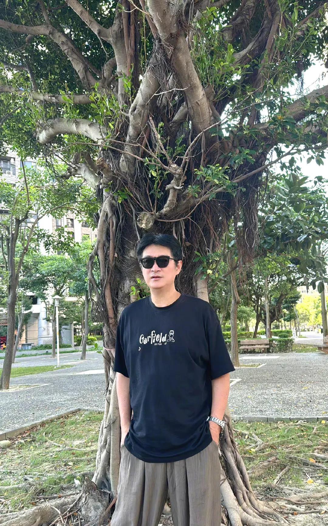黄安说岁月总是面无表情8月21日下午，黄安在社交媒体发文，带书名号的标题是《岁