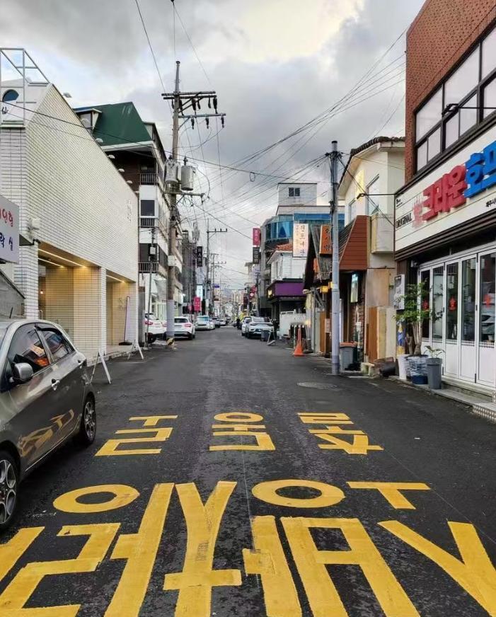 中国人不高兴的后果有多严重呢？2016年，韩国人联名请愿，要求拒绝中国游客进入济