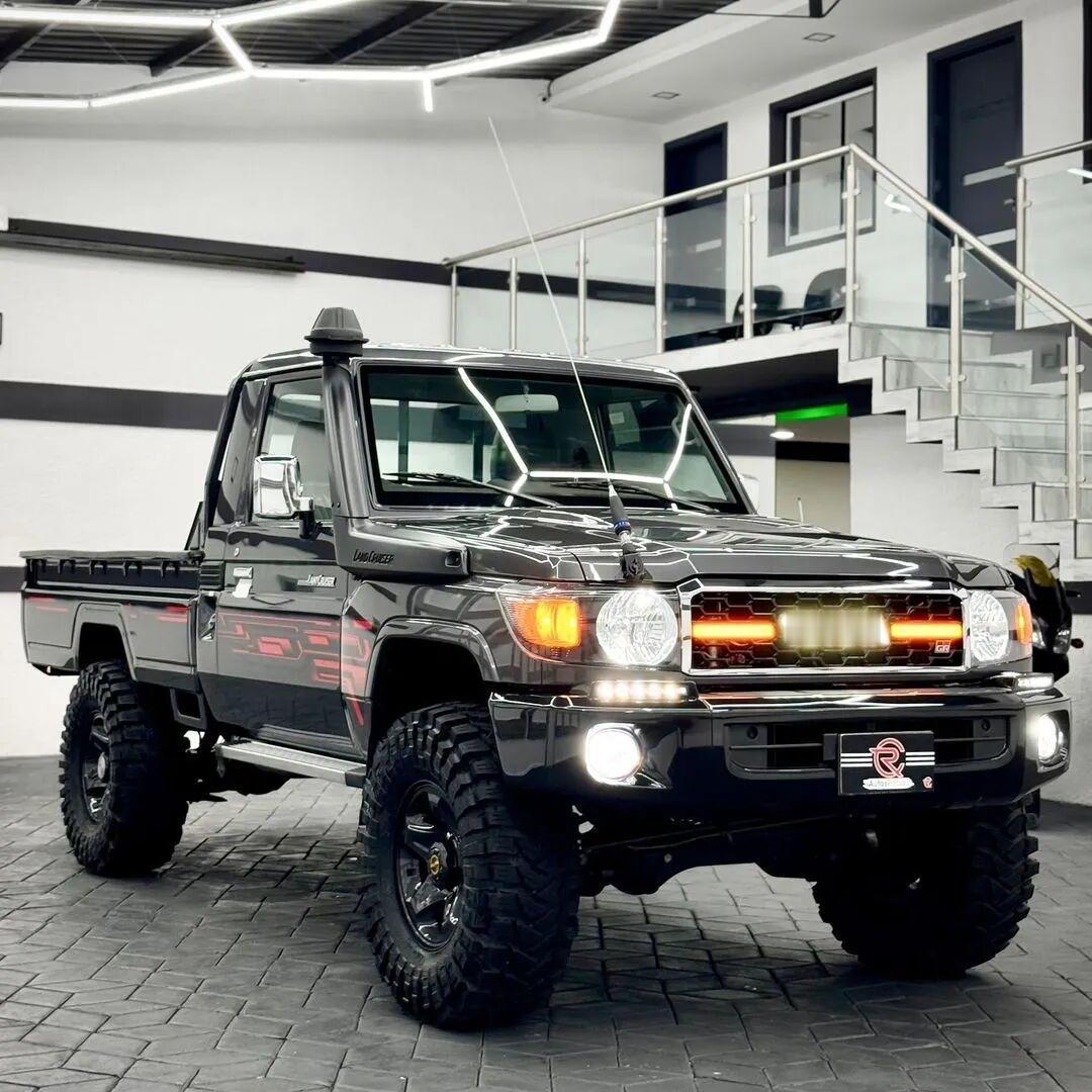 工具车之王！丰田LC79皮卡，能下地干活、能拉货越野、不挑油品“吃粗粮”。700