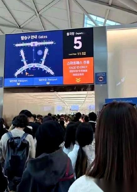 最近周末在上海商场里，总能撞见拖着28寸大行李箱的韩国人。你以为是来旅游的？