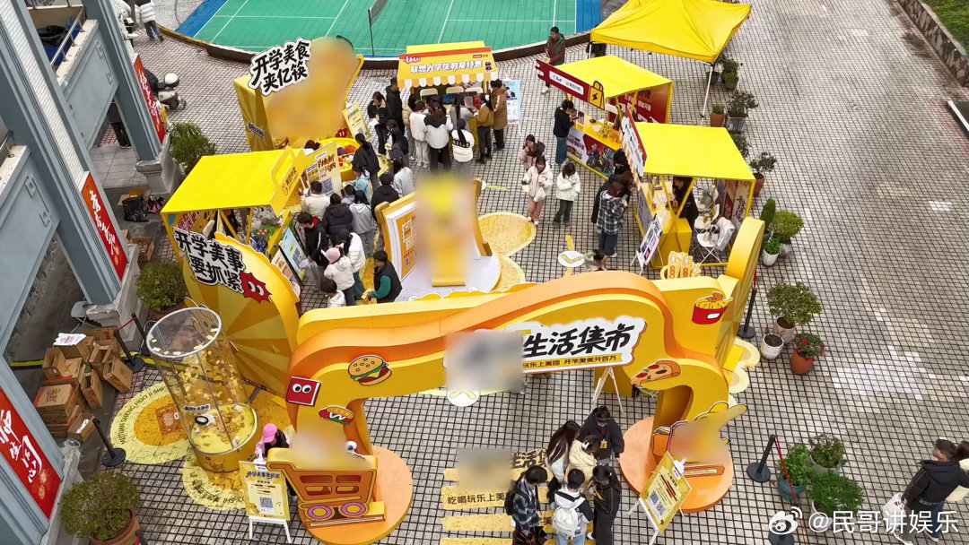 重庆大学生人手一个自愿上学的袋子这个设计太懂梗！“自愿上学”配“真装”，把开学