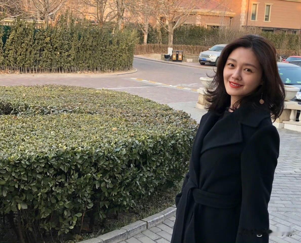 大S口口声声说不适应北京的气候，内地那么大，哪怕在南方城市买房定居和婆家一起经营