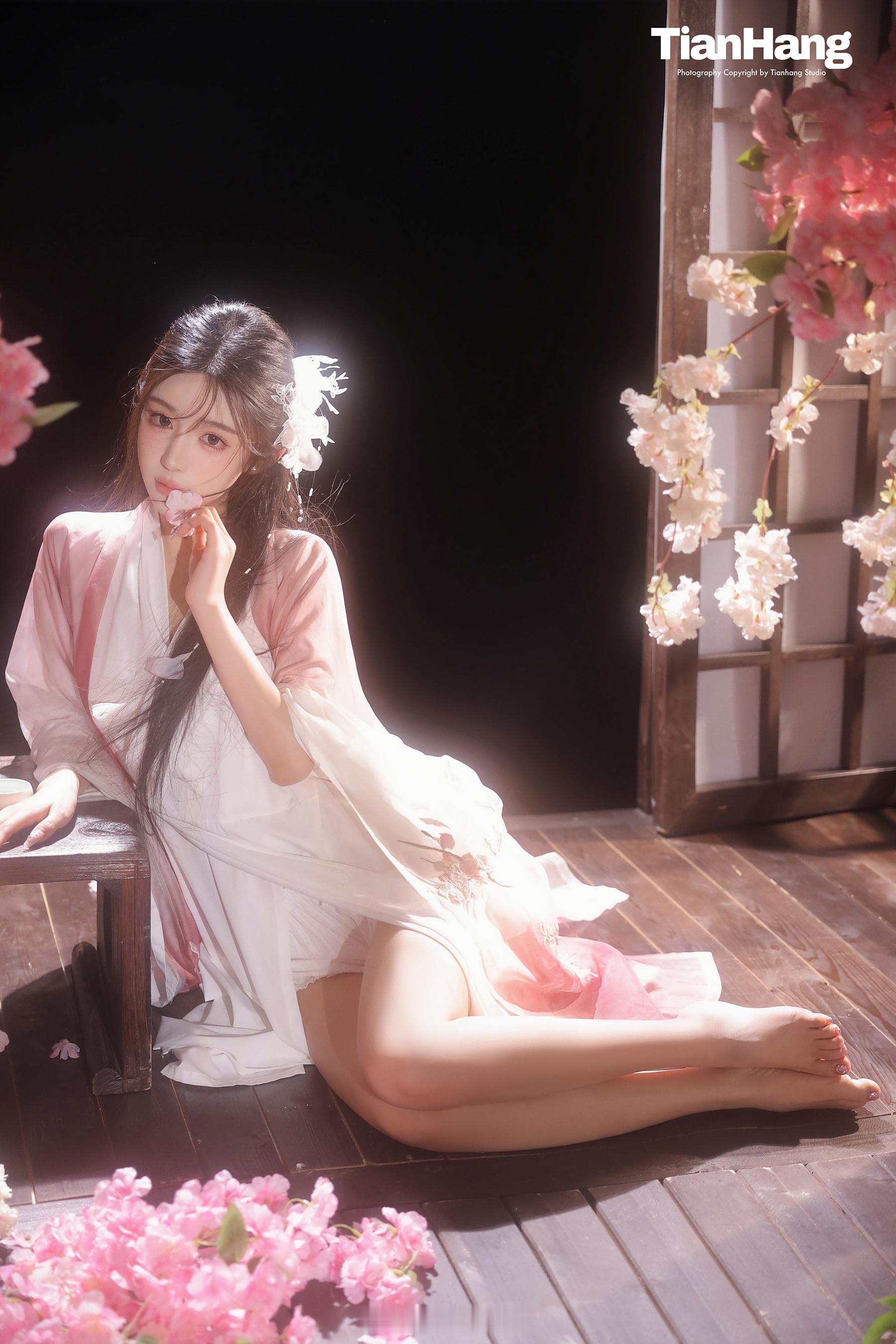 💖一束光一院花一身粉衫是春日里最温柔的东方浪漫天航工作室少女心花漾新中式