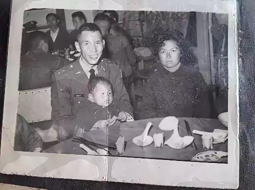 1979年，风和日丽，台湾一女孩易若莲，无意中发现父亲隐瞒几十年的秘密。她在