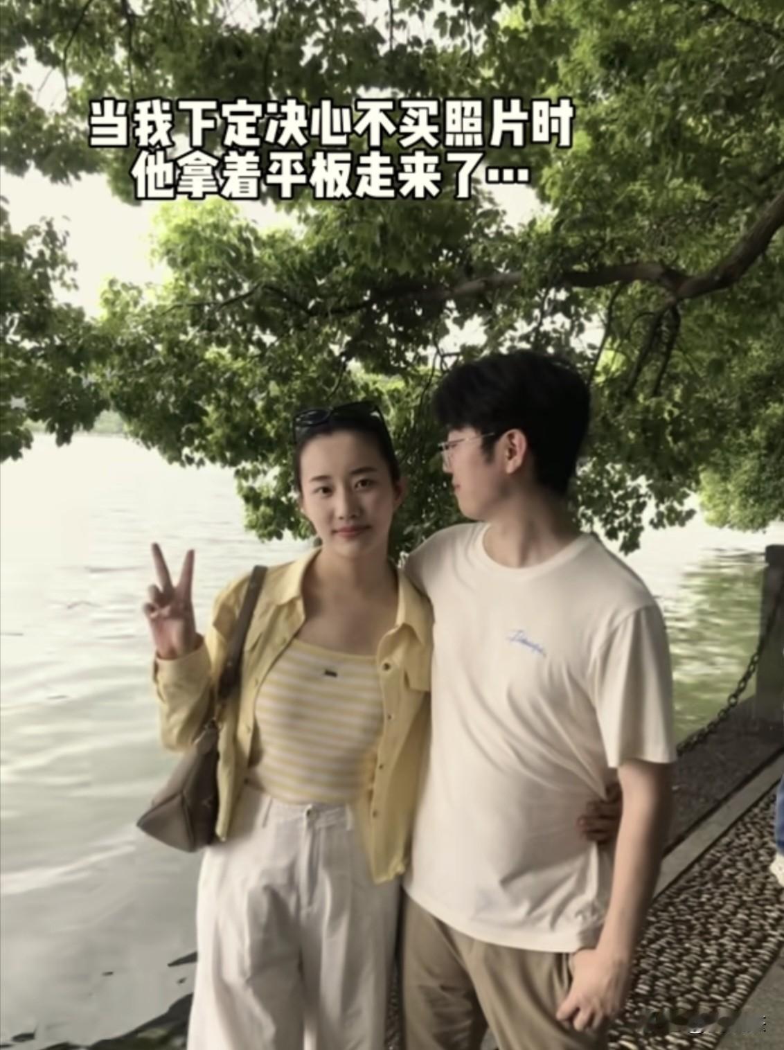 专业摄影师拿着平板过来了，谁能抗拒自己的美照呢！关键价格也便宜！效果区别大不大？