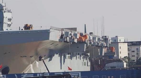 076型四川舰已经开始刷号，进度比预想的要快。有了075、003累积的经验，07