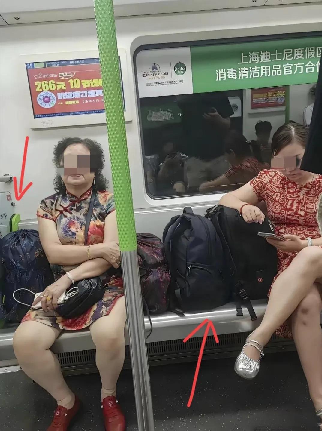 地铁上这种现象，你怎么看？