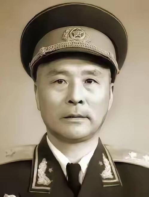 1950年，由马家军改编来的解放军骑兵部队突然叛乱，全员系上白布条冲锋，王震派装