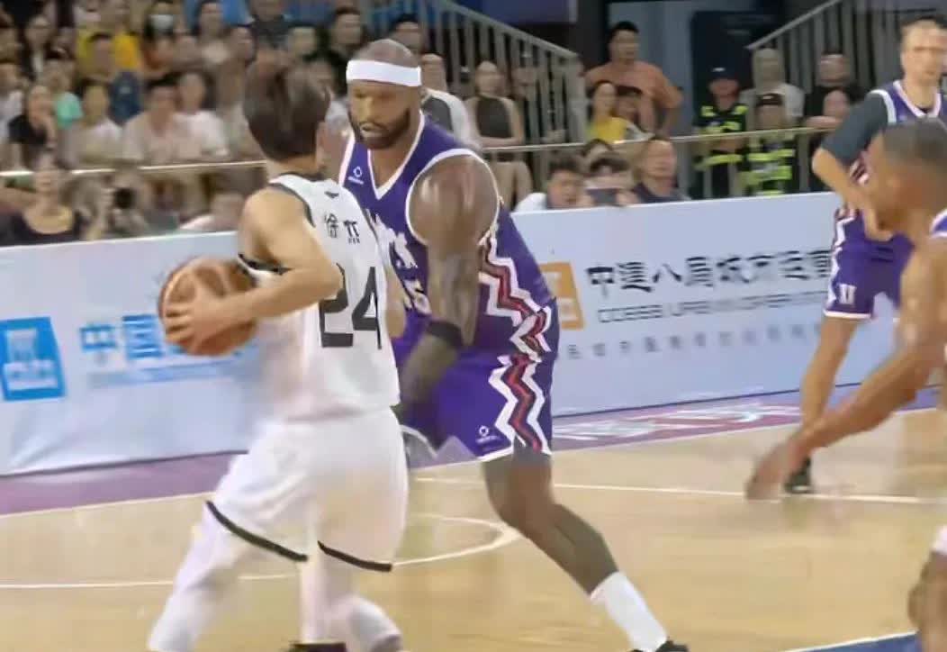随着张文逸最后一粒3分入网，比分定格在78：90，广东全运男篮在裁判的加持下输给