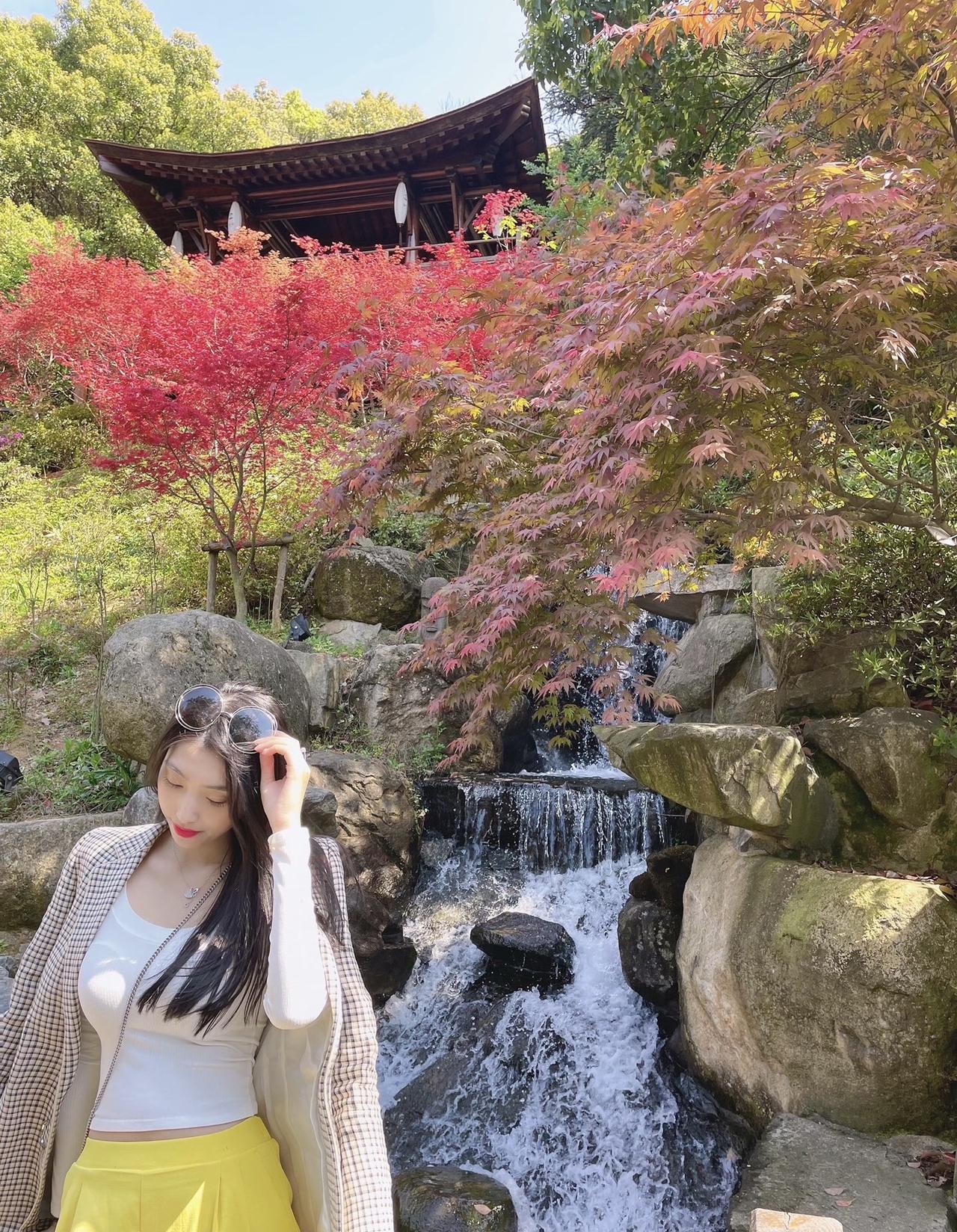 在快节奏中慢下来，发现身边的小确幸。上热门御姐花海美女