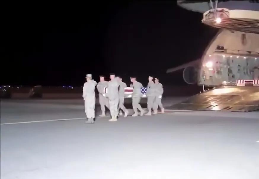 一觉醒来，漂亮国开始运尸体来的时候乐呵的，蹦蹦跳跳的，走的时候却躺在小盒子里了。