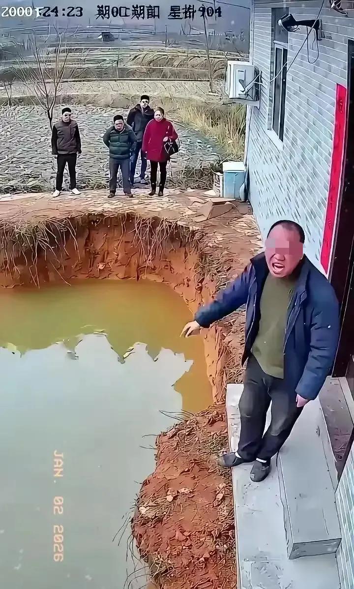 广西阻挠邻居建房的这位邻居，现在估计肠子都悔青了！他后悔的不是当初非要那三米通