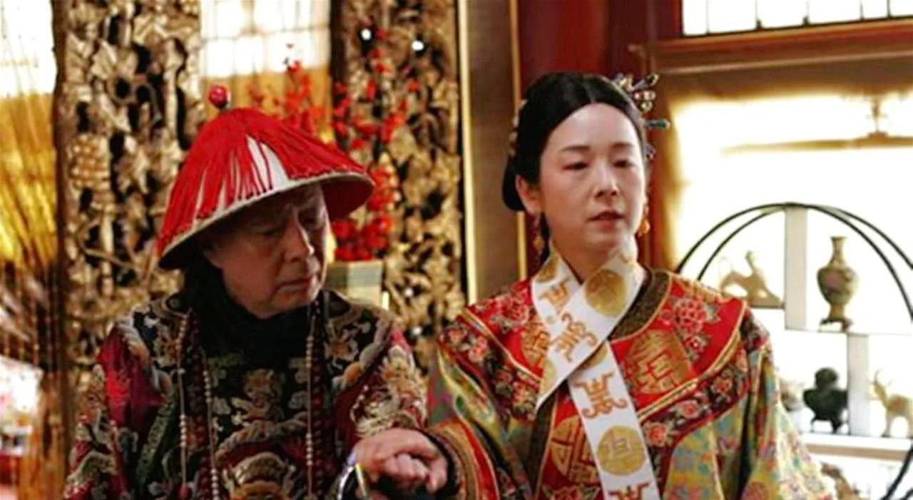 清朝时期，慈禧喜怒无常，有次一个太监陪她下棋，说了一句：“奴才杀老佛爷一匹马”。