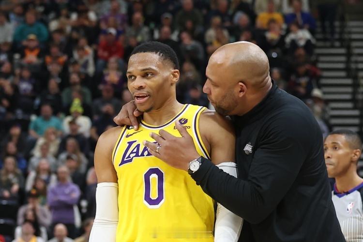 贝弗利：哈姆亲口承认在湖人时错怪了威少并欠他一个道歉前NBA球员贝弗利在节目中