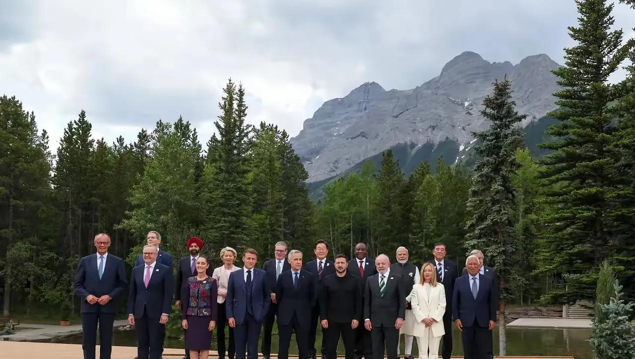 G7峰会大合照完美诠释了江湖就是人情世故，美国总统特朗普在的时候，虽然特朗普多次