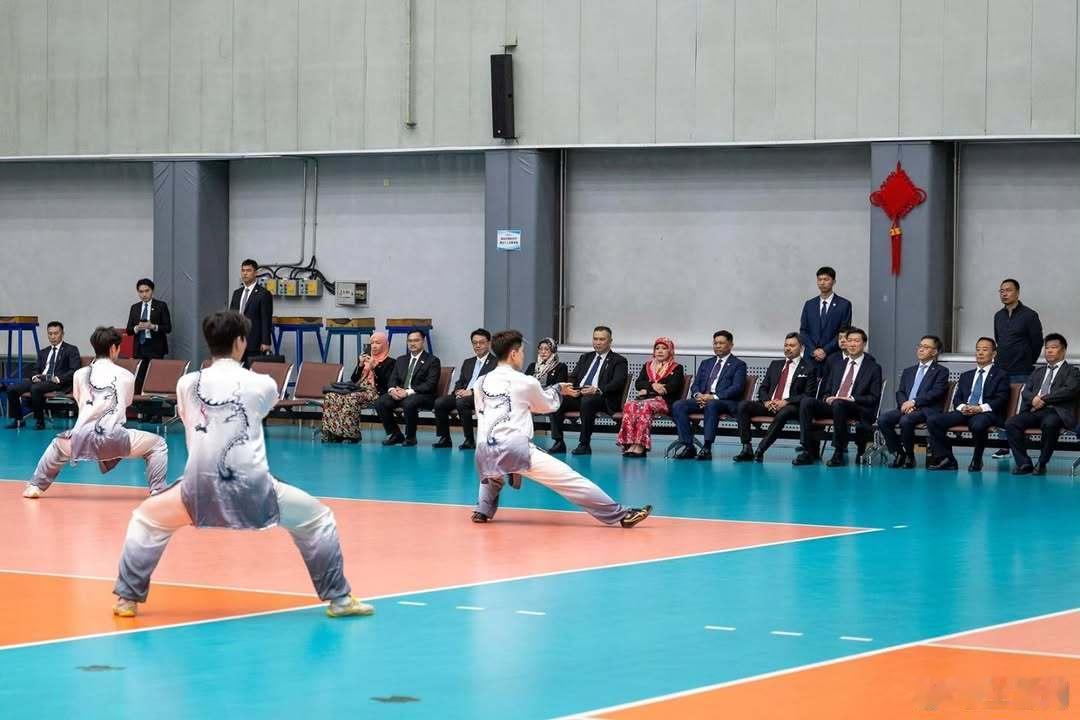 文莱王室🇧🇳🇨🇳5月12日，比拉王储参观北京国家体育总局训练基地。国家