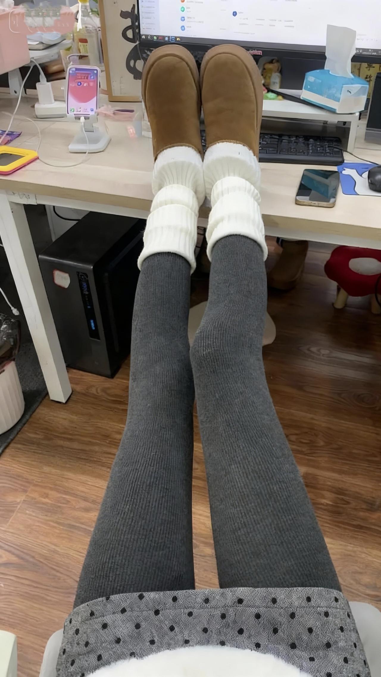 冬日慵懒风保暖显瘦打底裤黑色灰色搭配舒适百搭堆堆袜雪地靴