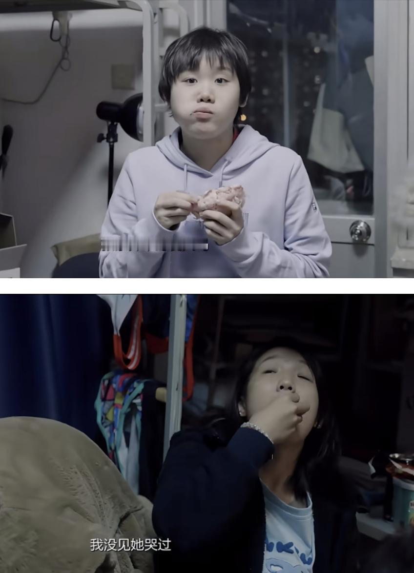 翻到张家齐和队友的采访视频，才发现张家齐队友从来没见到她哭过，张家齐说：哭也不能