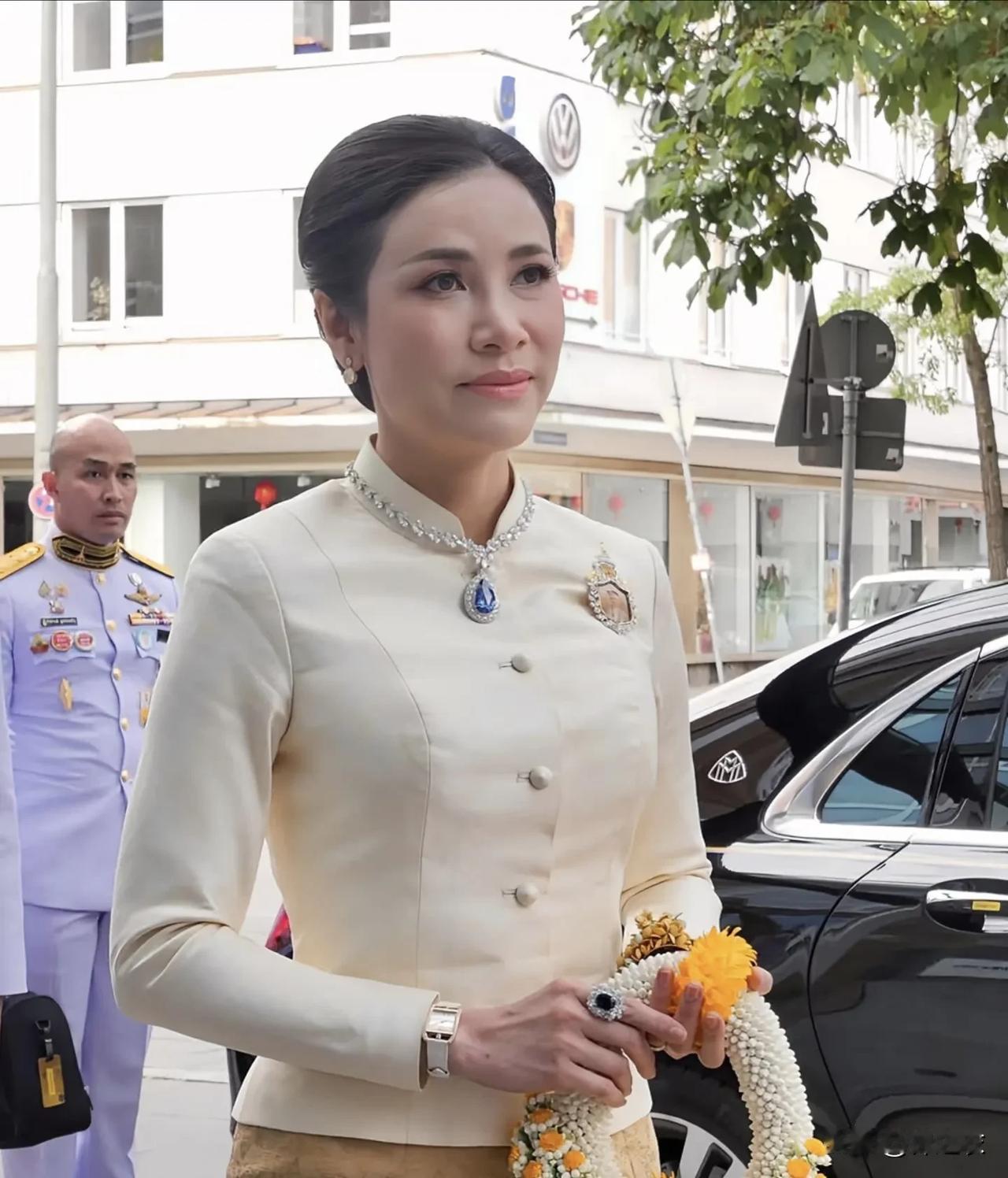 不是泰王看上的女人就可以做王妃的，因为王后和贵妃要做泰王的女人，她们被泰王看上，