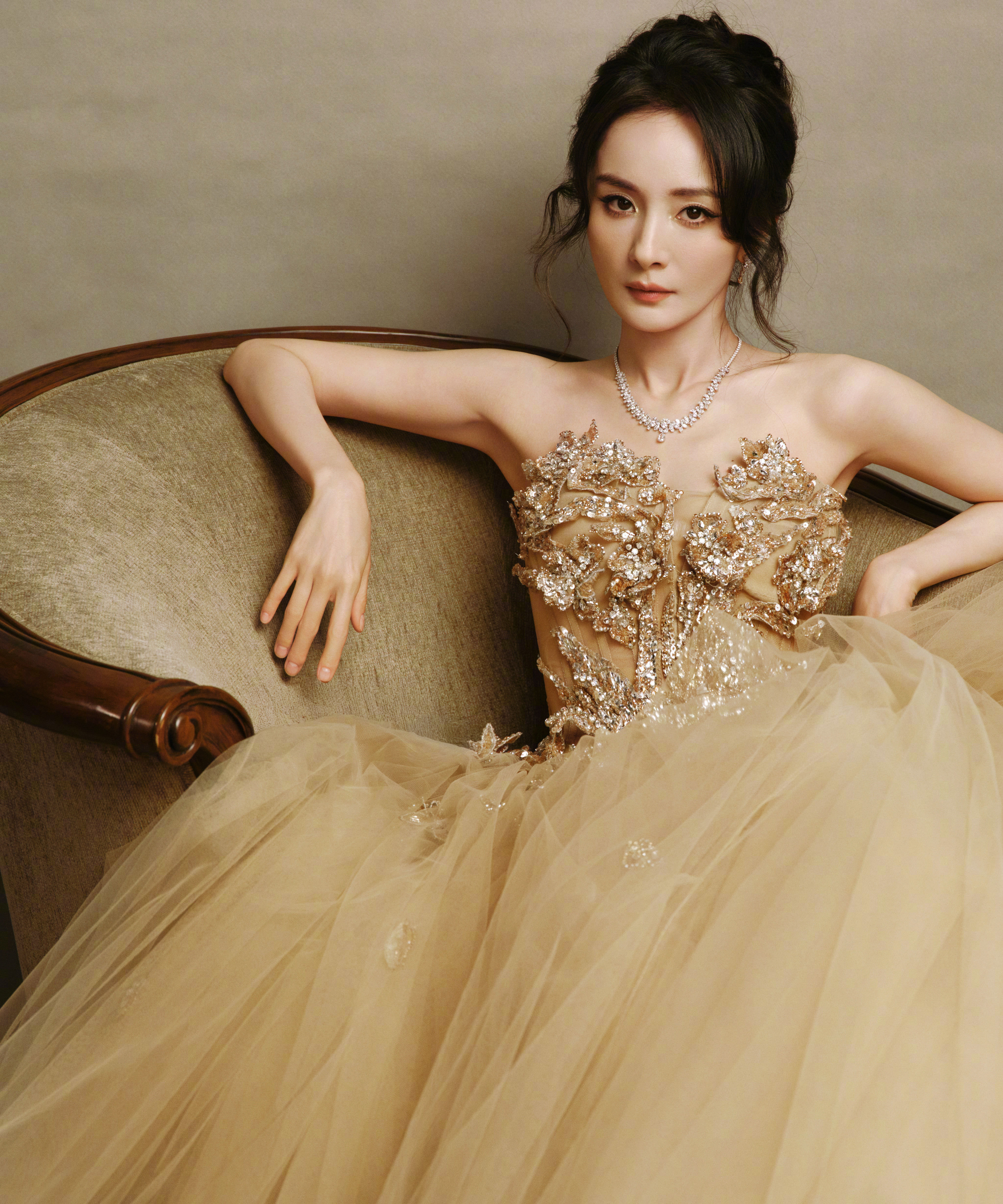 杨幂女王的宝座👸