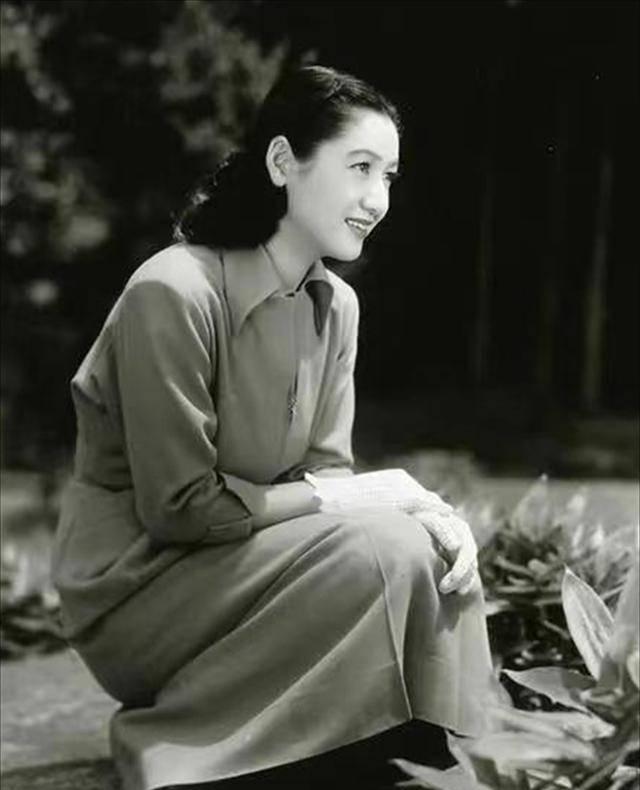 五星上将麦克阿瑟在日本的生活究竟有多么的靡乱？他霸占日本的第一女神原节子多年，日