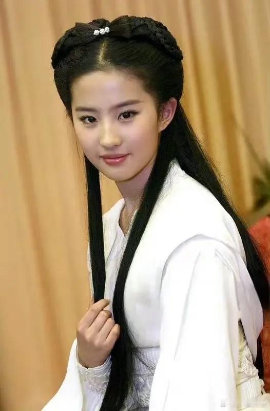 天仙17岁的无滤镜原图相当于现在的05花感觉全世界的花粉都会吻上来