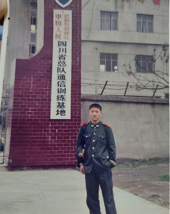 2006年，3名壮汉挟持一名18岁女学生。途中，女学生求助同车的武警战士。谁知，