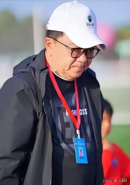 自掏5400万的董路，原来身家数十亿。​​开500万的劳斯莱斯，住10万一平的