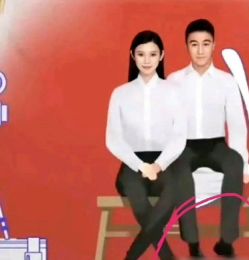 原以为男的是站得高拍的结婚照，哪想到竟是这样！​​​