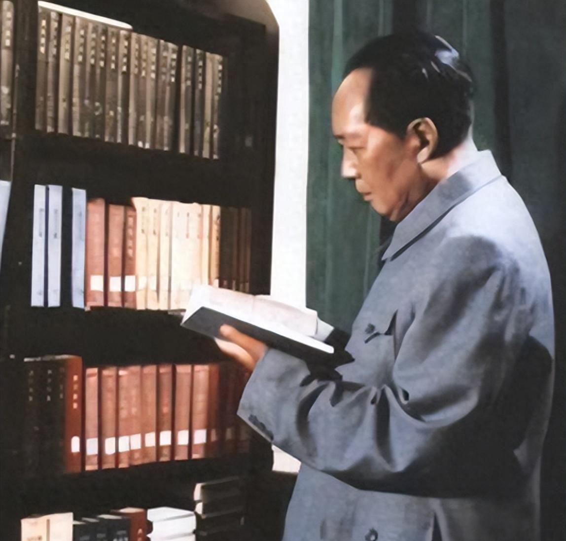 建国初战事未停，毛主席怎么突然下令取消兵团制？粟裕一语点破！1950年4月，北