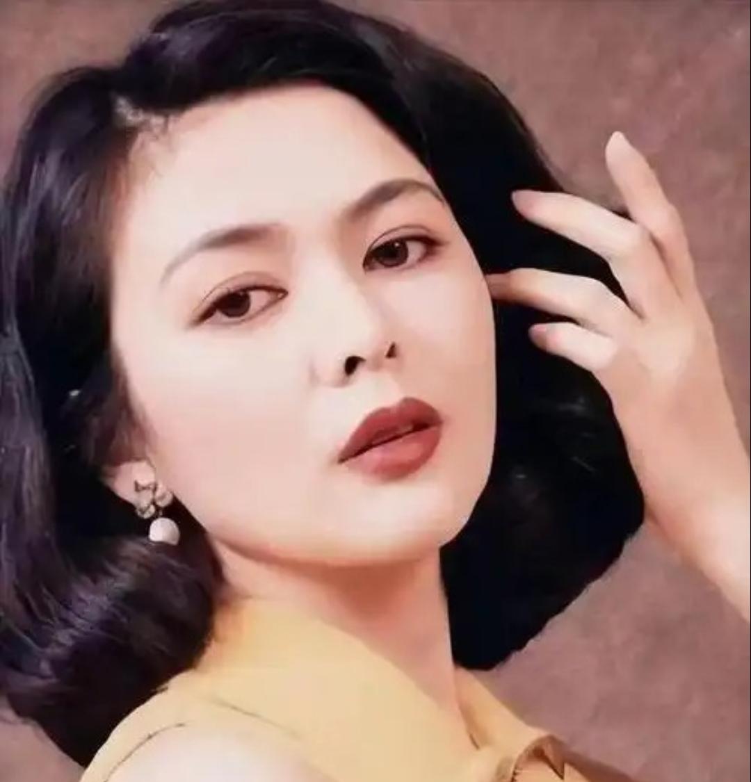 内情终于曝光！王晶聊出关之琳离婚缘由，新男友比她小35岁估计很多人都不清楚