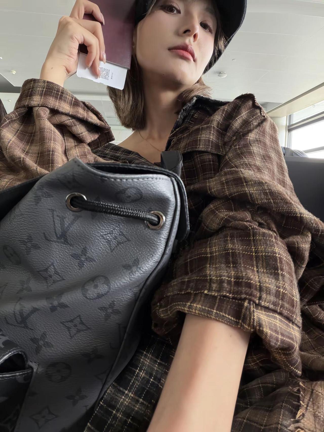 还没落地就出片了🤳🏻机场穿搭