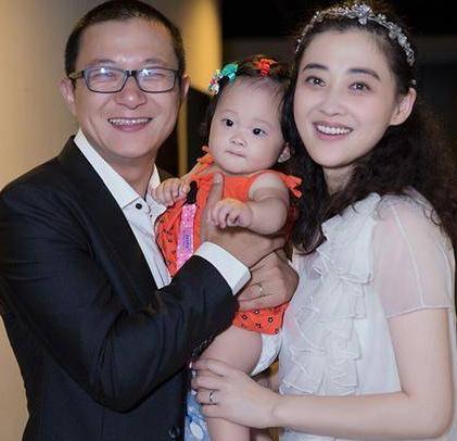 2012年，梅婷害羞地对秦昊说：我喜欢上了剧组的摄影师，你能帮我问问他愿不愿意娶