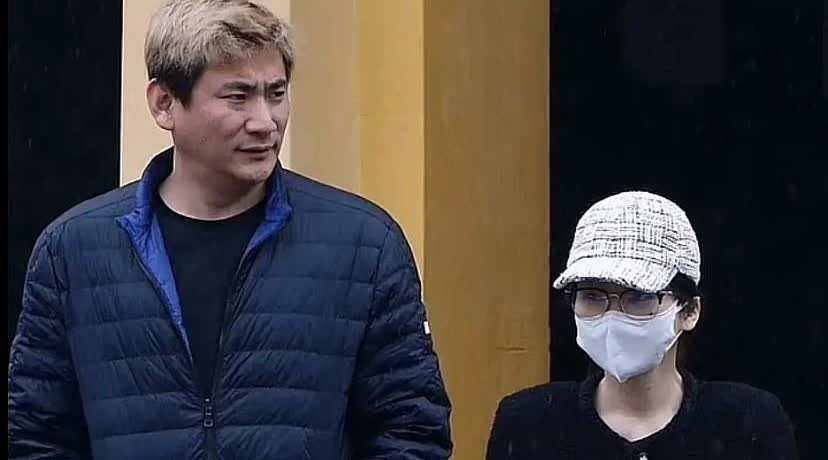 23岁澳洲华人女孩，酒驾718万的劳斯莱斯与一辆奔驰车相撞冲上热搜。这已经不是她