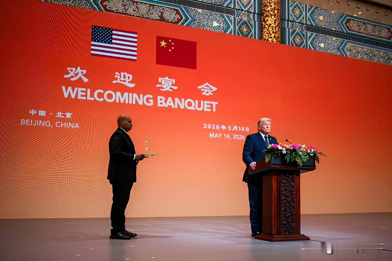 中国有的，特朗普也想有！特朗普今天发文说：“中国有气派的宴会厅，美国也应该有！