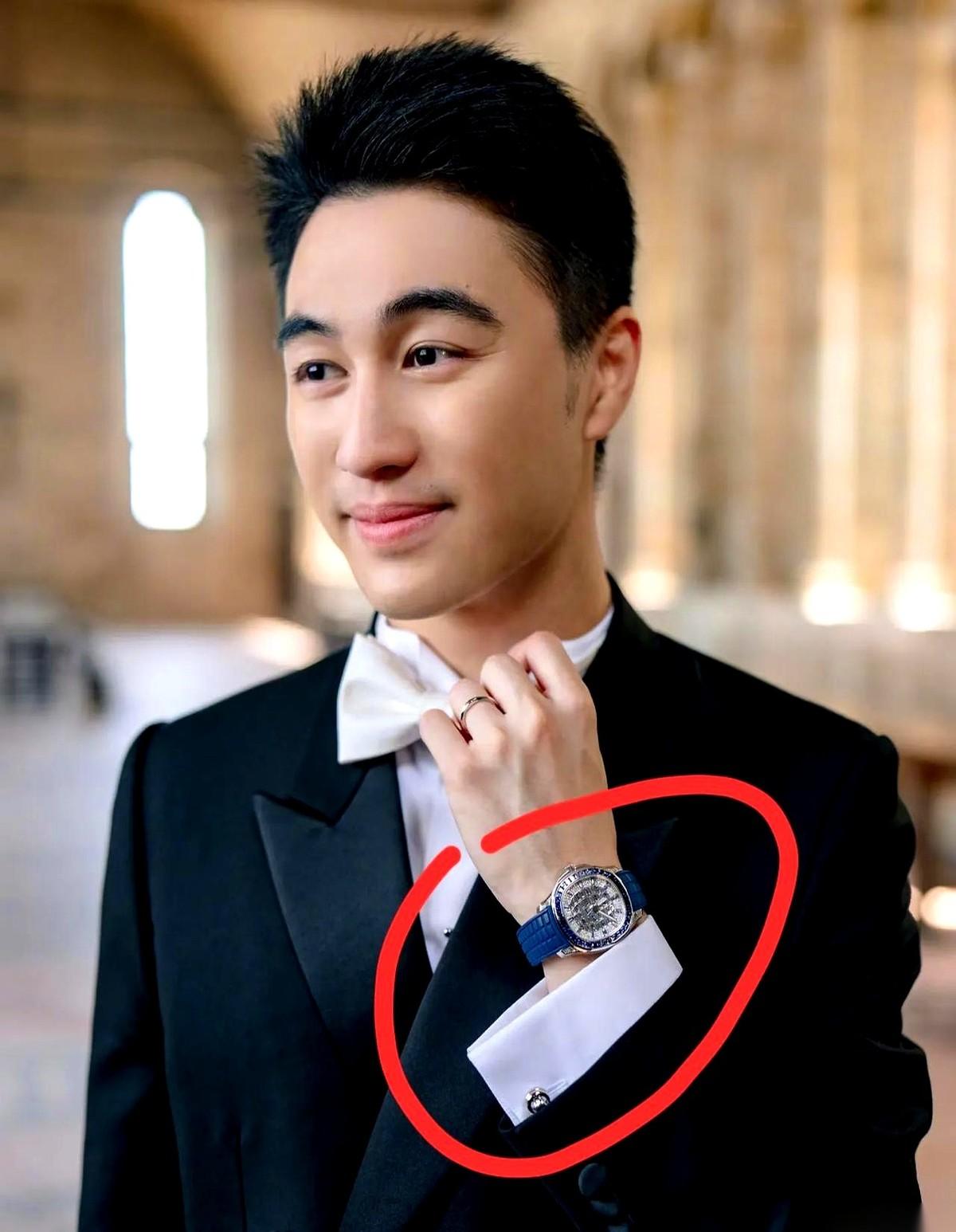 何猷君婚礼上，那块蓝色的表不是重点。重点是，那一圈幽蓝，是40颗切割工整的长方