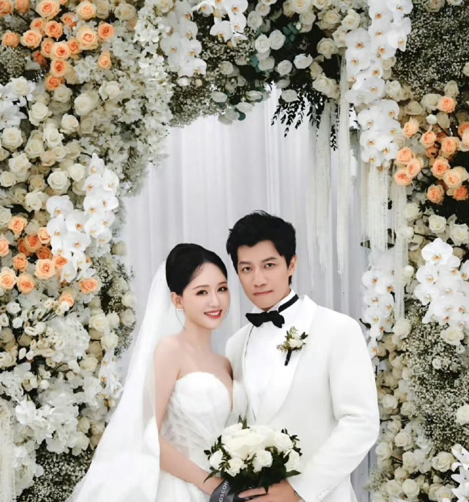 艾伦陈乔恩离婚……艾伦因陈乔恩提离婚落泪：高情商处理背后的婚姻启示在综艺《