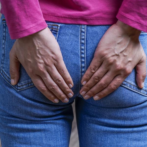 说起这混合痔疮，我可遭老罪喽！最怕的就是脱肛，走路都得夹着腿，坐椅子只敢坐个边儿