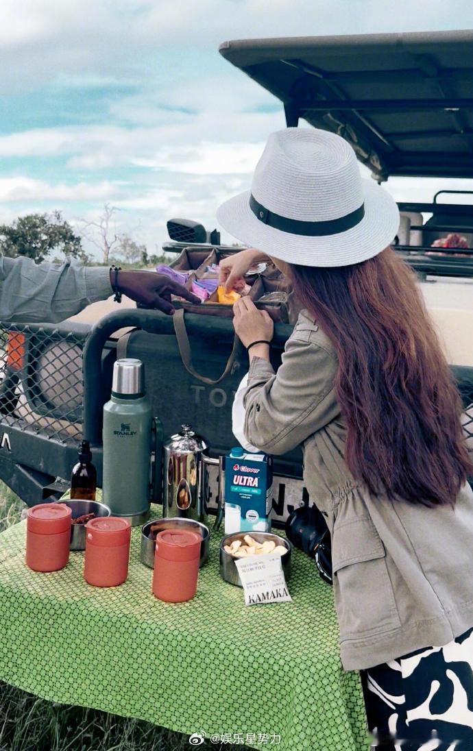 偶遇黄轩与女友在南非旅游黄轩和女友一起过春节网友分享春节期间在南非偶遇了黄轩与