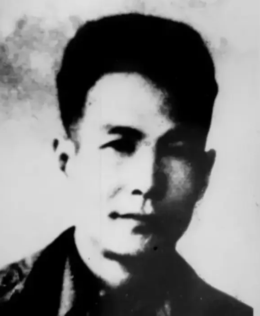 1948年，狱医刘石人到女牢诊病，一个女犯突然摔倒在地，刘石人下意识地去扶她，下
