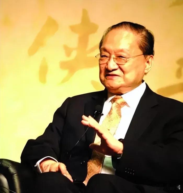 金庸：大儿子自缢，二儿子入狱，大女儿失聪，唯有小女儿命好一点。写了半辈子“侠